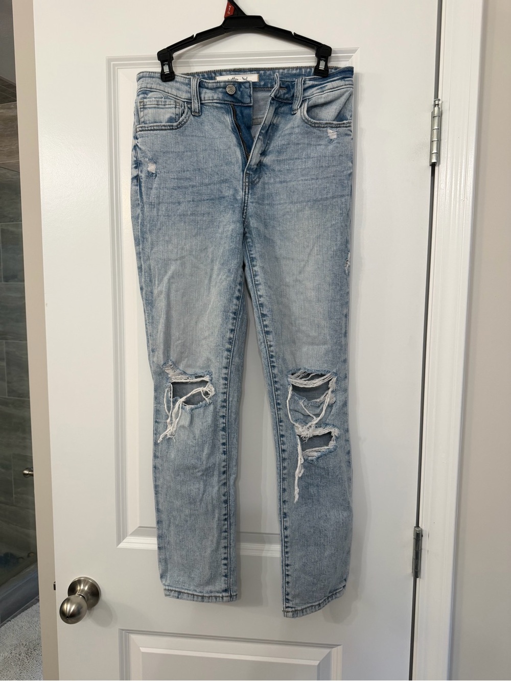Willow&Root Light Wash Distressed Women’s Jeans